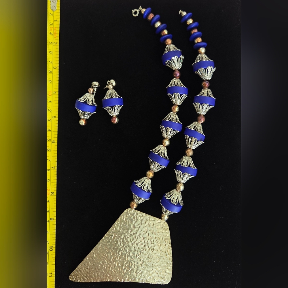 Elegant Blue and Gold Necklace Set